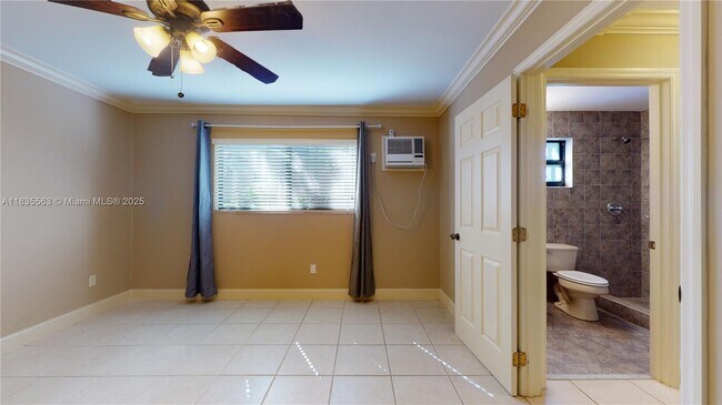 Building Photo - 2708 SW 33rd Ct