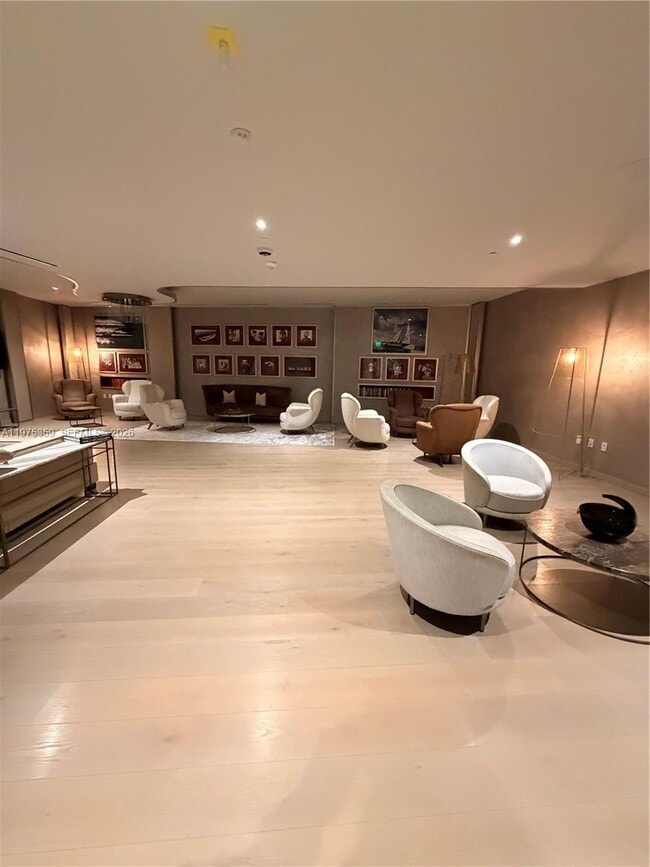 Building Photo - 1000 Brickell Plaza