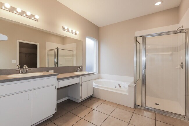 Building Photo - 907 Pyrite Ct