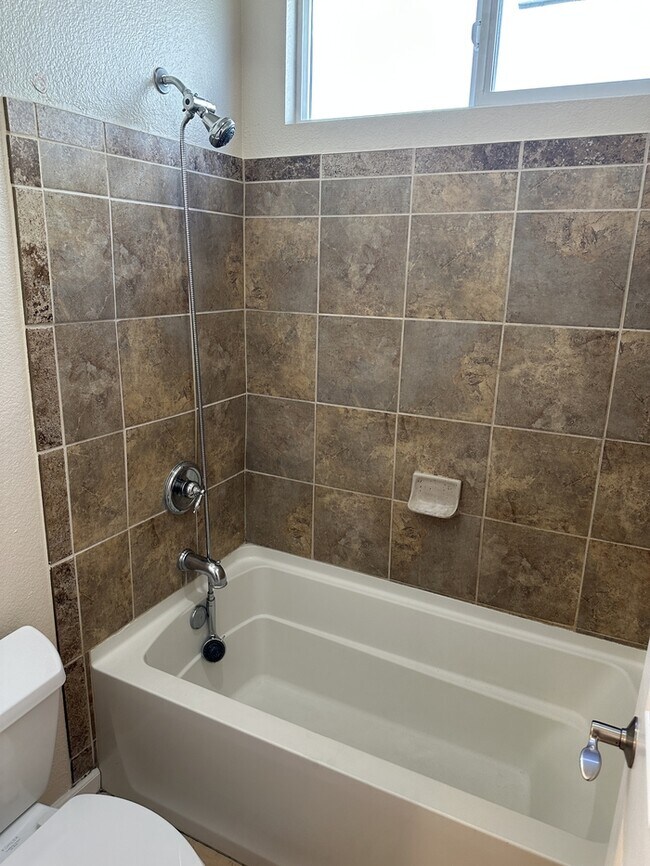 Building Photo - Lathrop 5 Bedroom 3 Bathroom Home