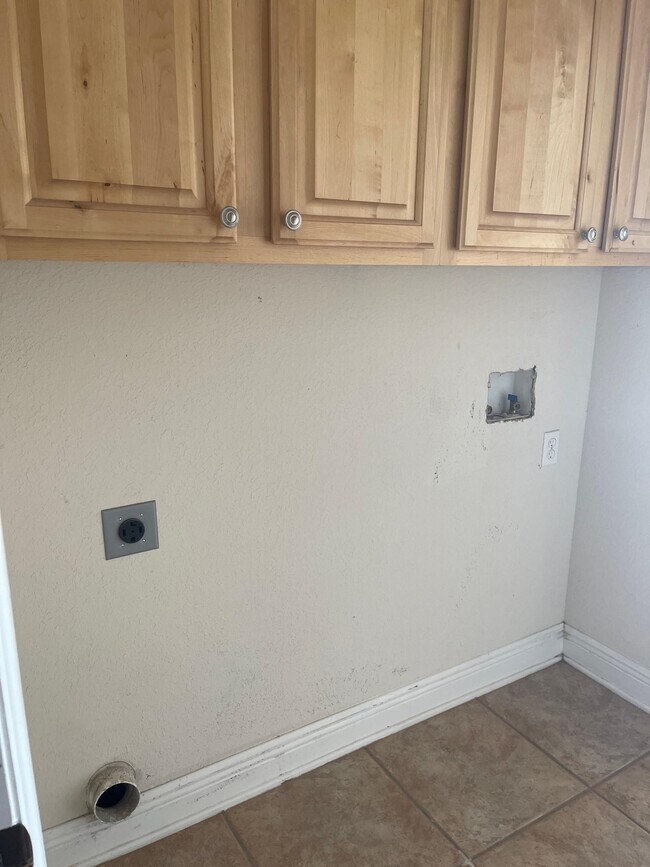 Building Photo - 222 Tillis Ln