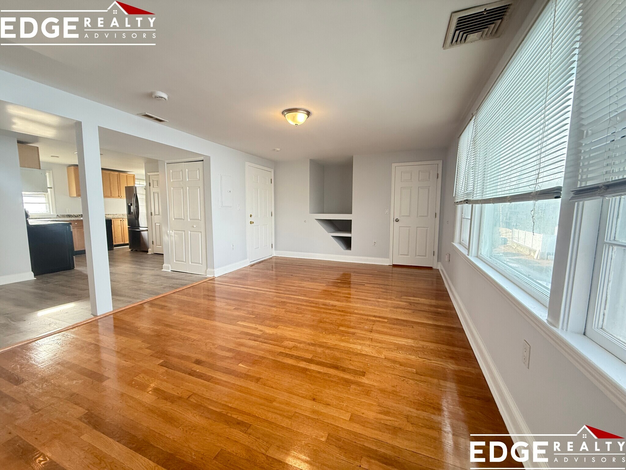 Building Photo - 39 May St