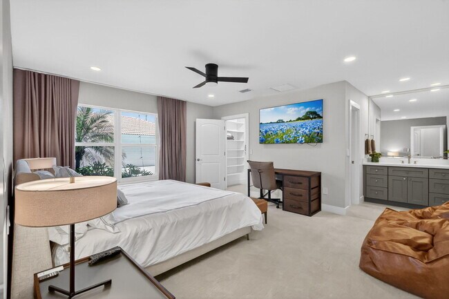 Building Photo - 937 SW 34th Ct