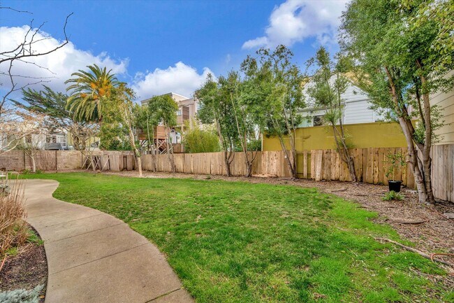Building Photo - Prime Location Condo in Noe Valley - Please Contact for Showing Availability!