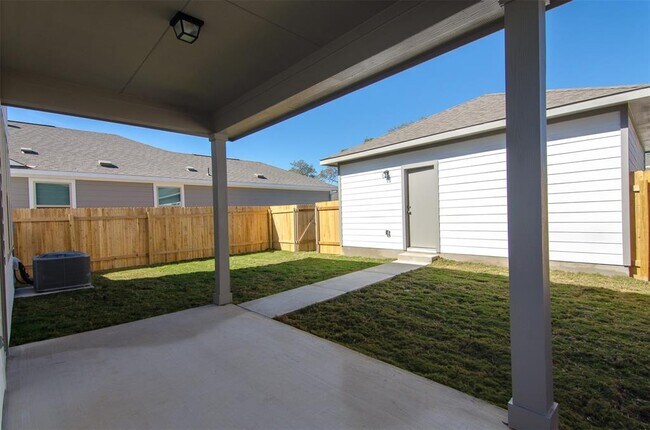 Building Photo - 2136 Pecan Island Dr