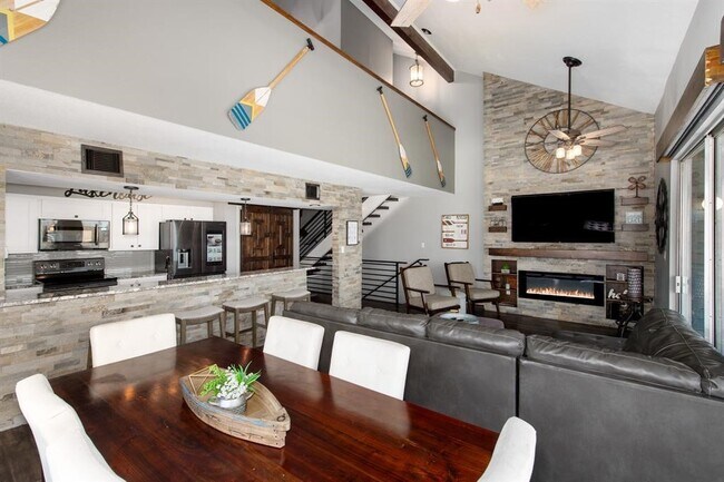 Building Photo - 12500 Melville Dr