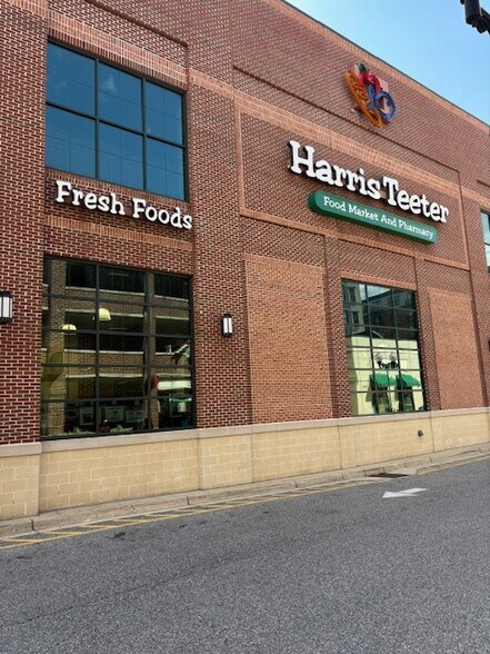 Building Photo - 1408 Steuart St