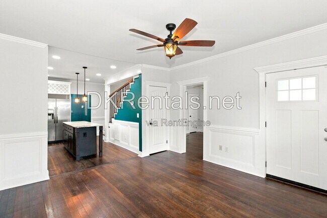 Building Photo - 1845 Vesta Ave