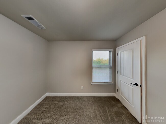 Building Photo - 83 Collins Run Dr