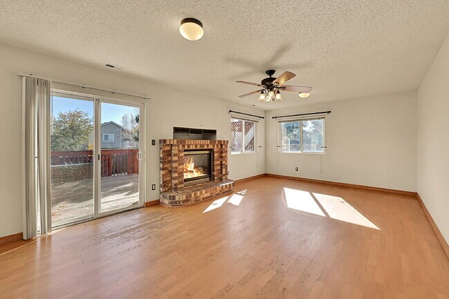 Building Photo - $2,395.00 - 4 Bedrooms, 3.5 Bathrooms, Sin...