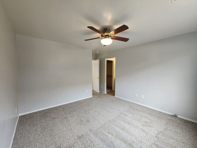 Building Photo - Promotion!  4 Bed 2.5 Bath Home with Split...