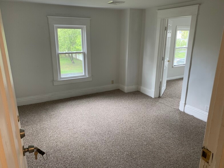 Building Photo - 421 NY-146