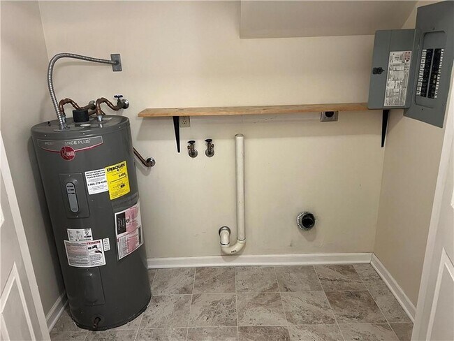 Building Photo - 316 Plantation Dr