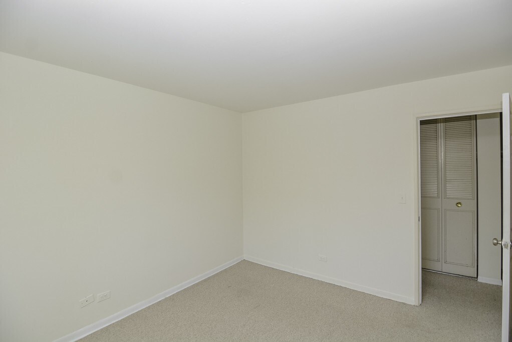 Building Photo - 535 W Aldine Ave