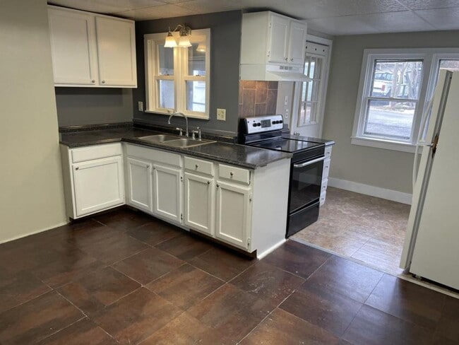 Building Photo - 3 Bedroom 1 Bath in Newport, PA!
