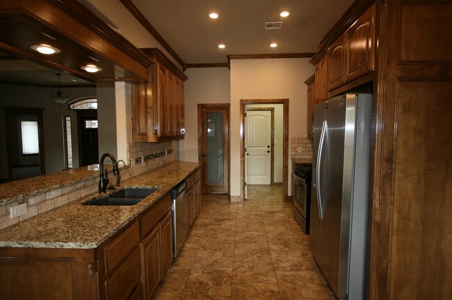 Building Photo - 1502 Scenic Ridge