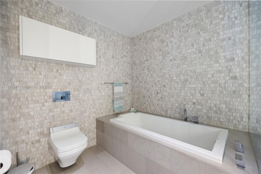 Building Photo - 88 SW 7th St