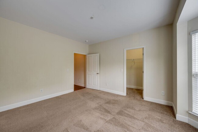 Building Photo - 2-Bed/2-Bath condo in Lenox Village.