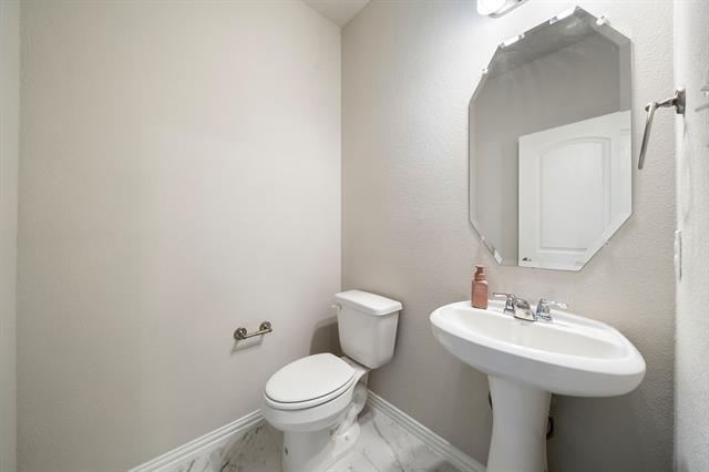 Building Photo - 2093 Almassera Dr