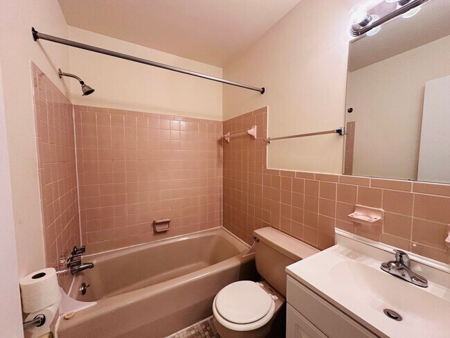 Building Photo - 109 Yorkshire Ct