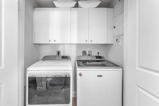 Building Photo - 1024 Bay Colony Dr S