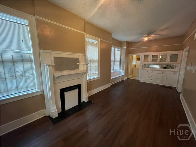Building Photo - 610 W 38th St
