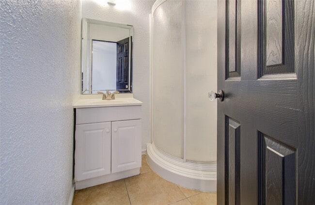 Building Photo - 5319 Bell St