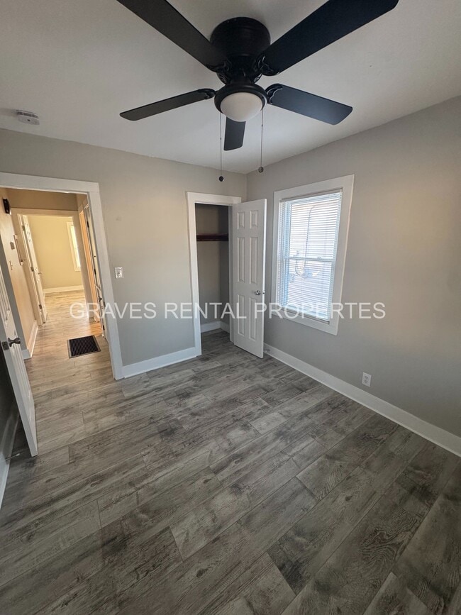 Building Photo - 1102 Oleanda Ave