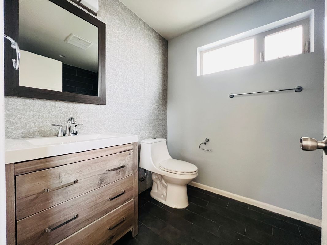 Building Photo - 1718 Miramar St