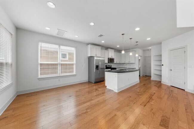 Building Photo - 1501 Homespun Rd