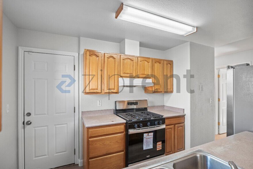 Building Photo - Unit