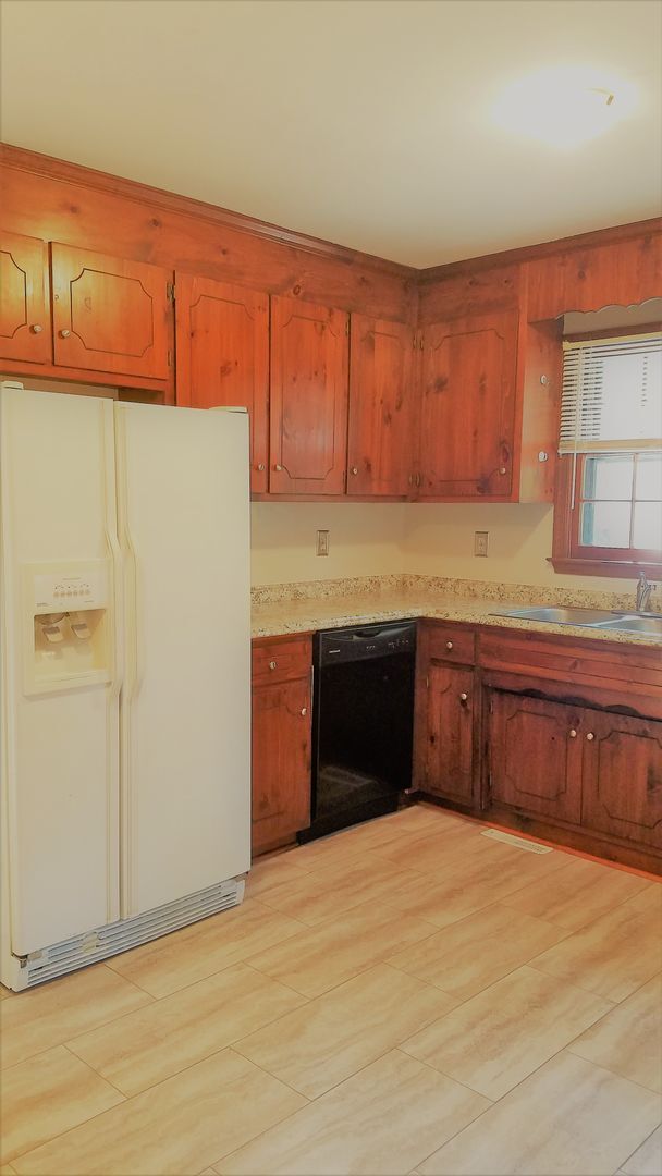 Building Photo - Traditional cape cod in Ashton Woods Subdi...