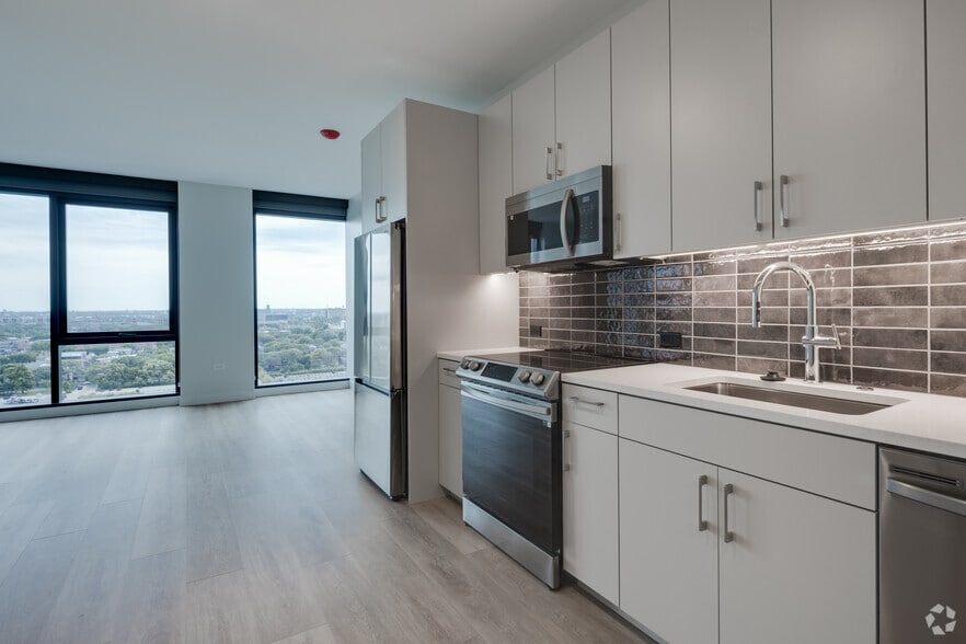 1BR, 1BA - 772SF - Coppia