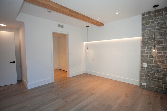 Building Photo - 41 Richmondville Ave