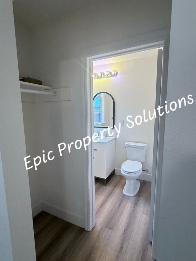 Building Photo - 319 E Dayton Ave