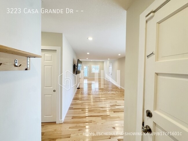 Building Photo - 3223 Casa Grande Dr