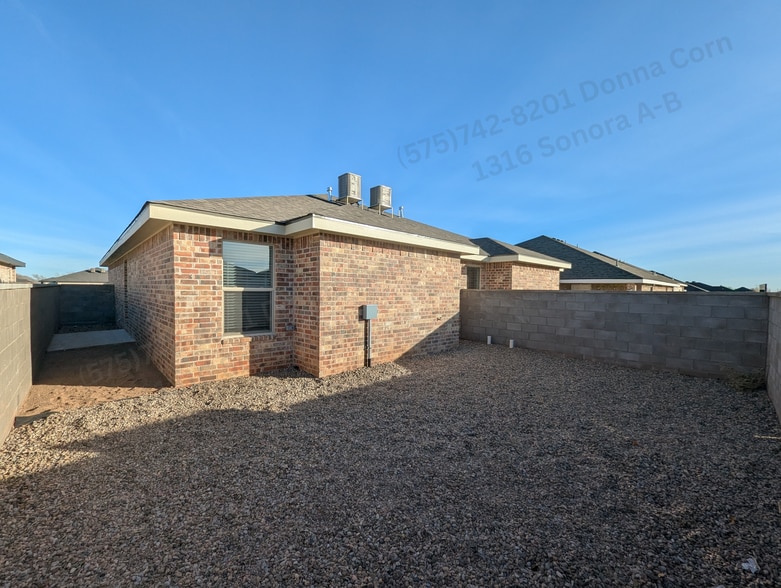Fenced Backyard - 1316 Sonora Rd