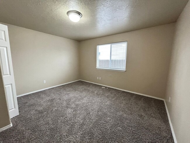 Building Photo - 4 Bedroom Nampa Home In Great Location!