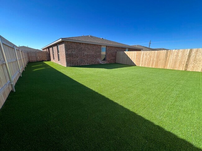 Building Photo - NEW 3 Bedroom In Harvest Development In Wo...