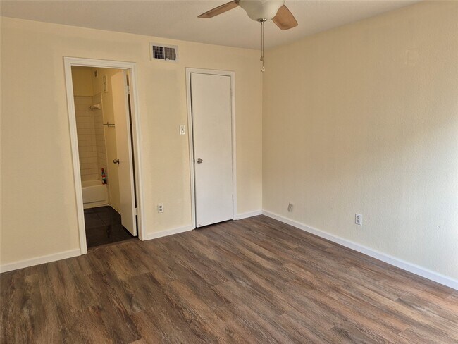 Building Photo - 10847 Braes Bend Dr