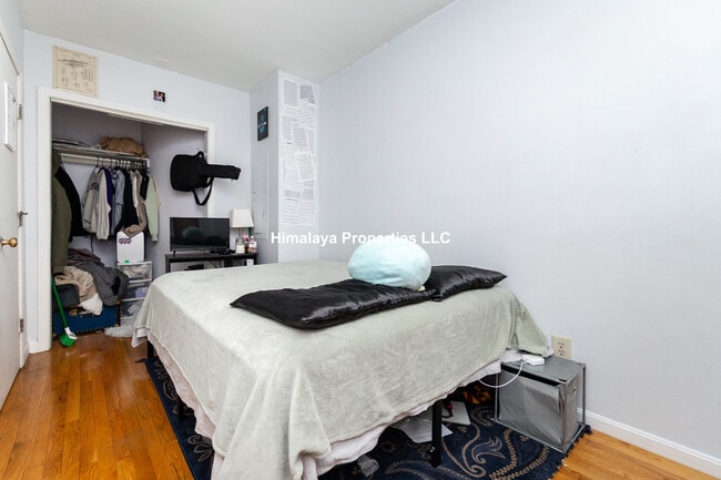 Building Photo - 448 Park Dr