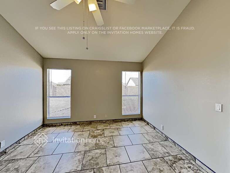 Building Photo - 7141 W Paradise Dr