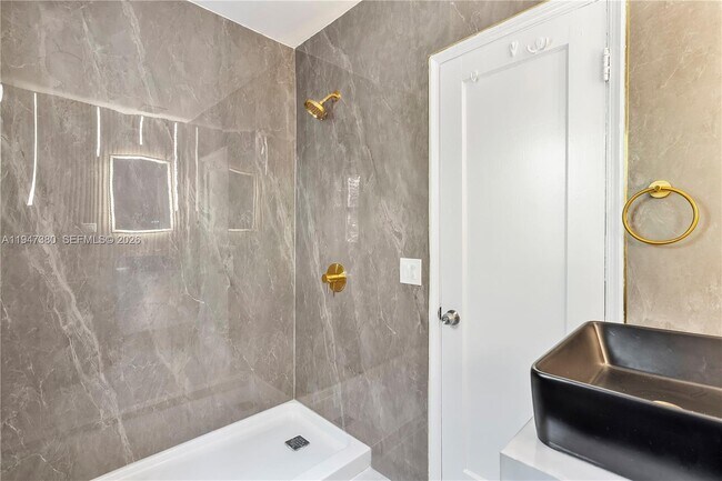 Building Photo - 2350 SW 26th St