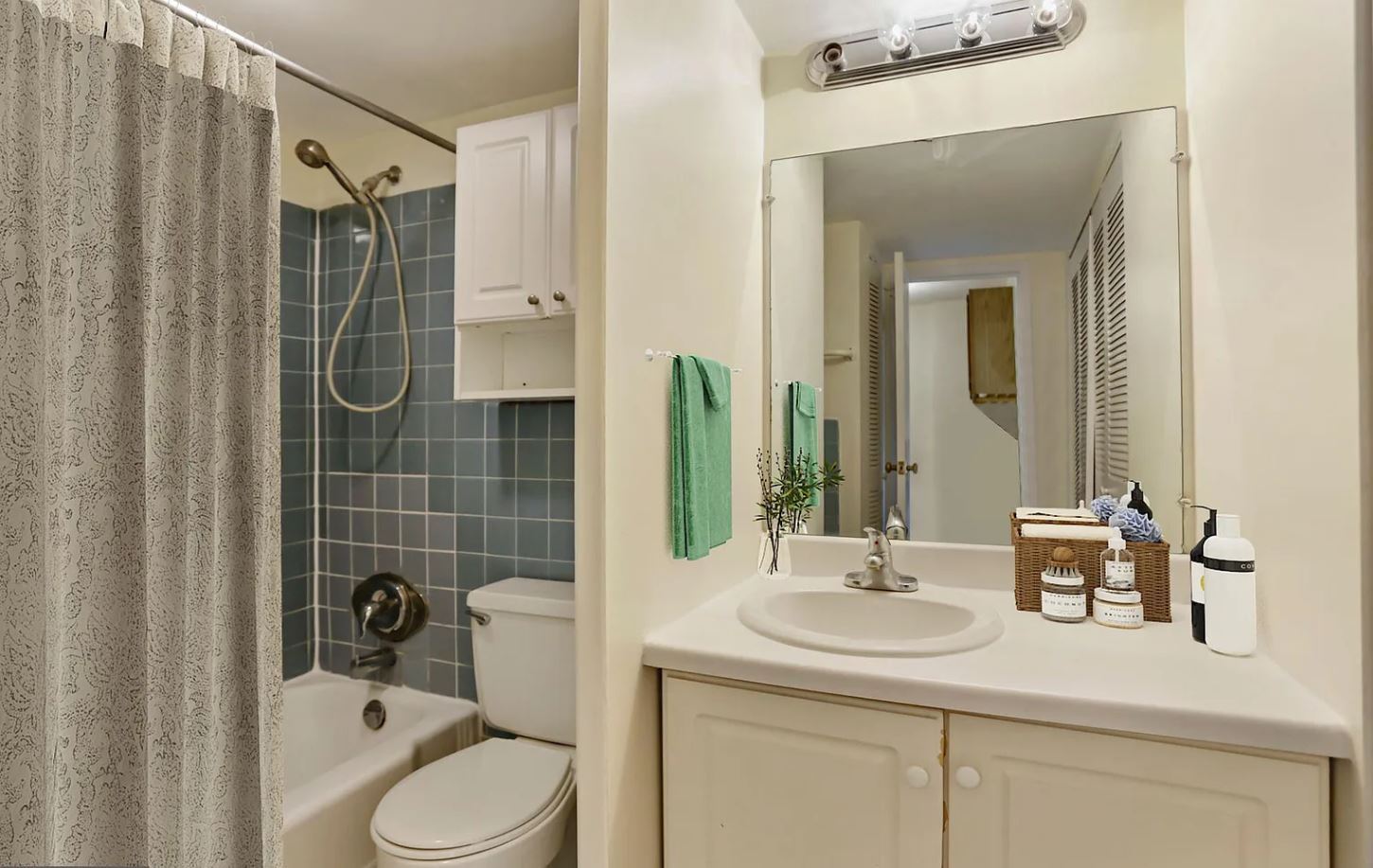 Building Photo - 922 24th St NW