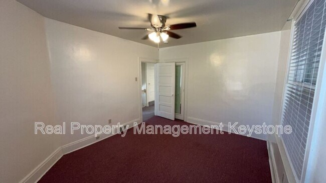 Building Photo - 1122 Greenfield Ave
