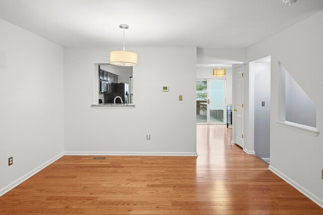 Building Photo - 1 Lanhill Ct