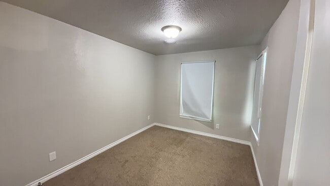 Building Photo - Updated 3-bedroom house with HUGE YARD!! $500 off 1st Month’s Rent!!