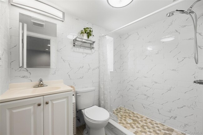 Building Photo - 2 York Ave