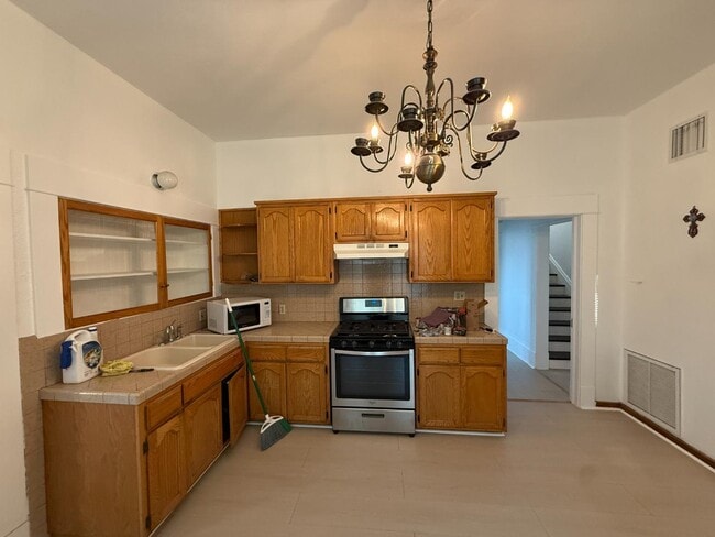 Building Photo - 563 San Francisco Ave