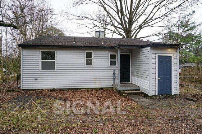 Building Photo - 712 Robison Dr